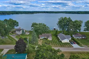 201 Lakeside Dr, Quincy, MI 49082 - Photo 3