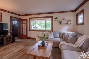 1014 Crescent St NE, Grand Rapids, MI 49503 - Photo 5