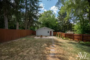1014 Crescent St NE, Grand Rapids, MI 49503 - Photo 29