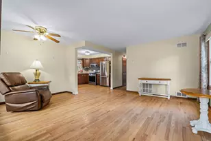 21545 Highview St, Clinton Twp, MI 48036 - Photo 5