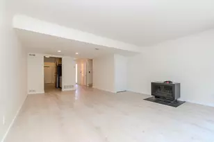690 Peninsula Ct, Ann Arbor, MI 48105 - Photo 17