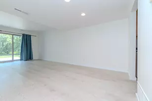 690 Peninsula Ct, Ann Arbor, MI 48105 - Photo 11