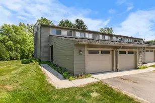 690 Peninsula Ct, Ann Arbor, MI 48105 - Photo 3