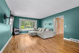 907 East St, Three Rivers, MI 49093 - Photo 5