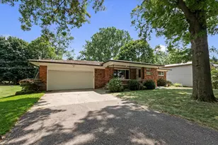349 Nesbit Ln, Rochester Hills, MI 48309 - Photo 3