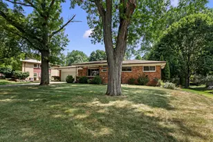349 Nesbit Ln, Rochester Hills, MI 48309 - Photo 5