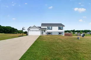 2864 Fawn Cove Ave, Middleville, MI 49333 - Photo 3
