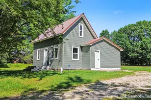 3251 E 46 Rd, Cadillac, MI 49601 - Photo 5