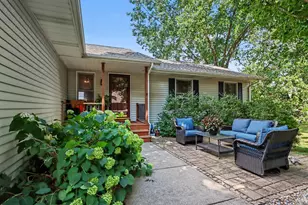 971 Niagara Dr, Lawton, MI 49065 - Photo 3