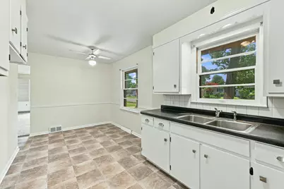 1711 SW Royal Oak Street SW, Wyoming, MI 49519 - Photo 9