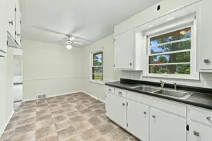 1711 Royal Oak St SW, Wyoming, MI 49519 - Photo 9
