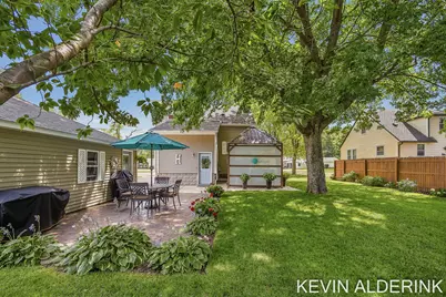 136 S Fairview Road, Zeeland, MI 49464 - Photo 3