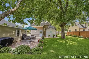 136 S Fairview Rd, Zeeland, MI 49464 - Photo 3