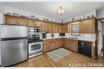 136 S Fairview Road, Zeeland, MI 49464 - Photo 9