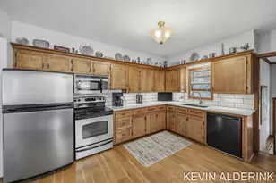 136 S Fairview Rd, Zeeland, MI 49464 - Photo 9