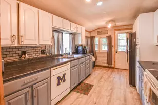 135 S Manning St, Hillsdale, MI 49242 - Photo 15