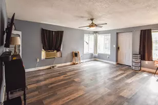 135 S Manning St, Hillsdale, MI 49242 - Photo 5