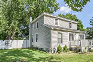 135 S Manning St, Hillsdale, MI 49242 - Photo 3
