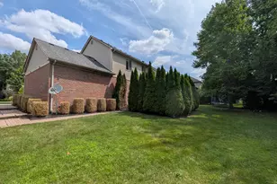 46815 Grand Oak Ct, Canton, MI 48187 - Photo 5