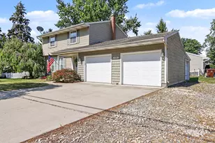606 S Lincoln St, Charlotte, MI 48813 - Photo 3