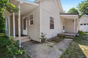 34 E Washington St, Newaygo, MI 49337 - Photo 3