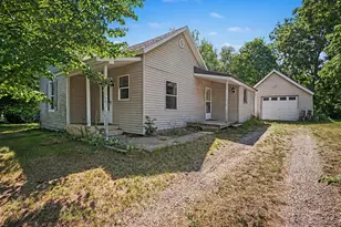 34 E Washington St, Newaygo, MI 49337 - Photo 1