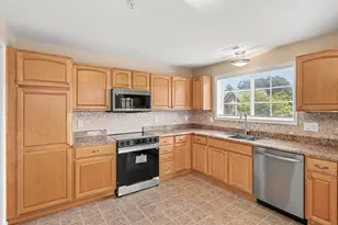 28469 Carlton Way Dr, Novi, MI 48377 - Photo 5