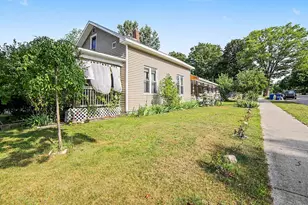 215 E Melendy St, Ludington, MI 49431 - Photo 27