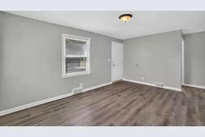 224 Victory Drive, Pontiac, MI 48342 - Photo 9