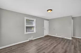 224 Victory Dr, Pontiac, MI 48342 - Photo 9