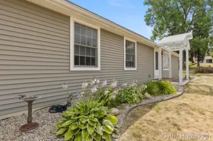 918 Emerald Cir, Lake Odessa, MI 48849 - Photo 5