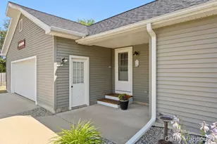 918 Emerald Cir, Lake Odessa, MI 48849 - Photo 7