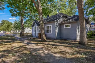 689 E Larch Ave, Muskegon, MI 49442 - Photo 3
