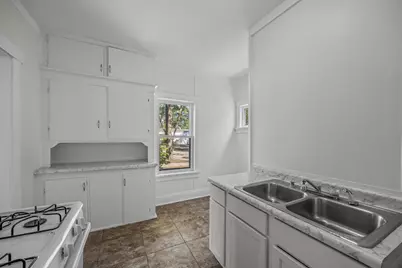 689 E Larch Avenue, Muskegon, MI 49442 - Photo 13