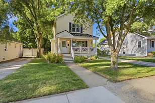 1323 Wolcott Ave, Saint Joseph, MI 49085 - Photo 1