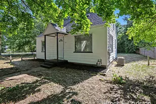 112 S Kenwood St, Muskegon, MI 49442 - Photo 5