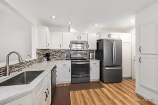 1845 Cross Bend St NE, Grand Rapids, MI 49505 - Photo 11