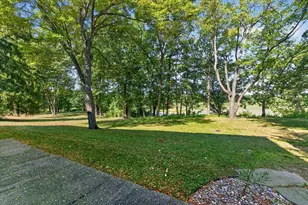 4061 Thornoaks Dr, Ann Arbor, MI 48104 - Photo 53