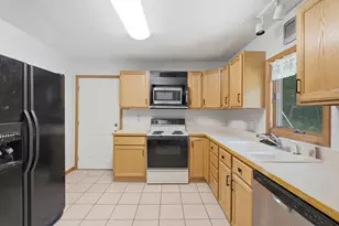 2580 Locust Ln, Stevensville, MI 49127 - Photo 9