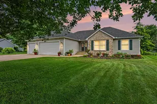 46820 Woodfield Dr, Mattawan, MI 49071 - Photo 1