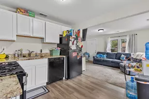 20875 Elroy Ave, Warren, MI 48089 - Photo 13