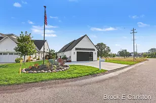 944 Boardwalk Cv Dr, Muskegon, MI 49441 - Photo 3