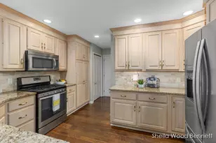 7023 Camelback Dr NE, Rockford, MI 49341 - Photo 11
