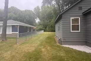 363 Searles Ave, Benton Harbor, MI 49022 - Photo 15