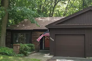 689 Oakway Dr, Muskegon, MI 49441 - Photo 1