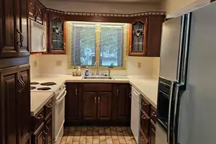 689 Oakway Dr, Muskegon, MI 49441 - Photo 5