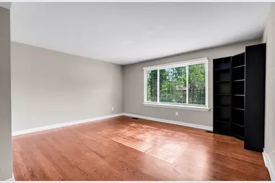 21009 Robinwood Street, Farmington, MI 48336 - Photo 5