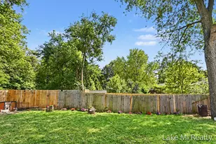 2119 Desoto Dr, Lansing, MI 48911 - Photo 17