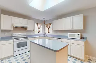 4890 N Ridgeside Cir, Ann Arbor, MI 48105 - Photo 3