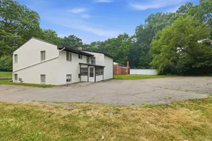 813 Carrier Creek Blvd NE, Grand Rapids, MI 49503 - Photo 9